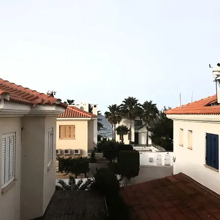 Vacation By The Sea Πρωταράς